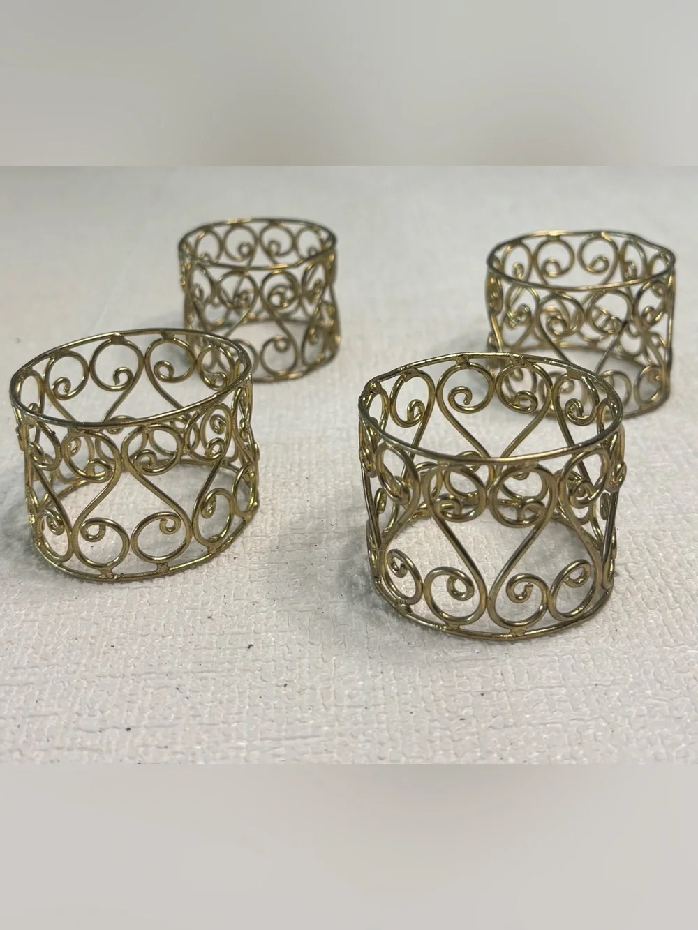 Set of 4 Decorative Gold Napkin Rings in Wooden Box